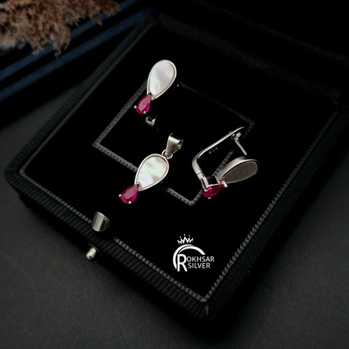 نیم ست نقره زنانه با عیار ۹۲۵ مدل اشکی با صدف طبیعی و نگین سرخابی - کد RS-2136