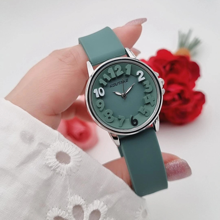ساعت مچی زنانه صفحه گرد با بند سیلیکونی سبز _ کدRS-2189