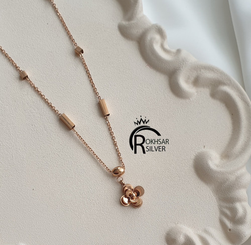 گردنبند زنانه استیل مدل رز کد ۲۲۱۰