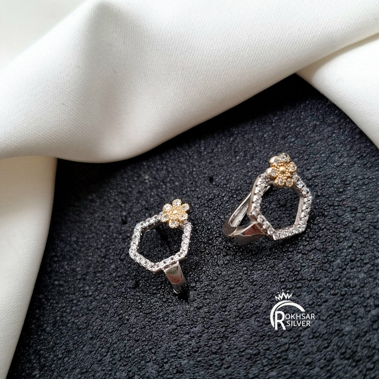 گوشواره زنانه نقره عیار ۹۲۵ مدل حلقه ای شش ضلعی با گل طلایی کدRS_2405