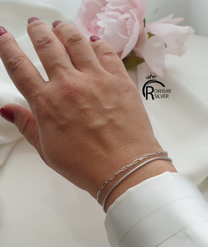 دستبند دو زنجیره نقره زنانه با عیار ۹۲۵ و مدل مینیمال هرینگبون و کارتیر کد RS_2401