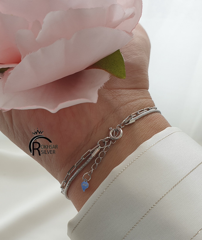 دستبند دو زنجیره نقره زنانه با عیار ۹۲۵ و مدل مینیمال هرینگبون و کارتیر کد RS_2401