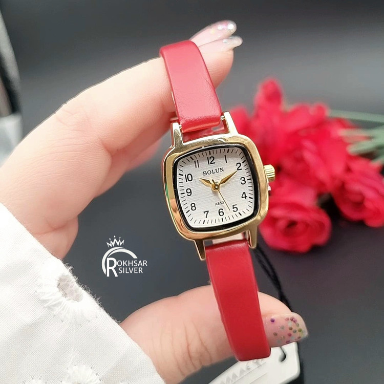 ساعت مچی زنانه با صفحه مربعی کوچک طلایی و بند چرم قرمز کدRS_2427