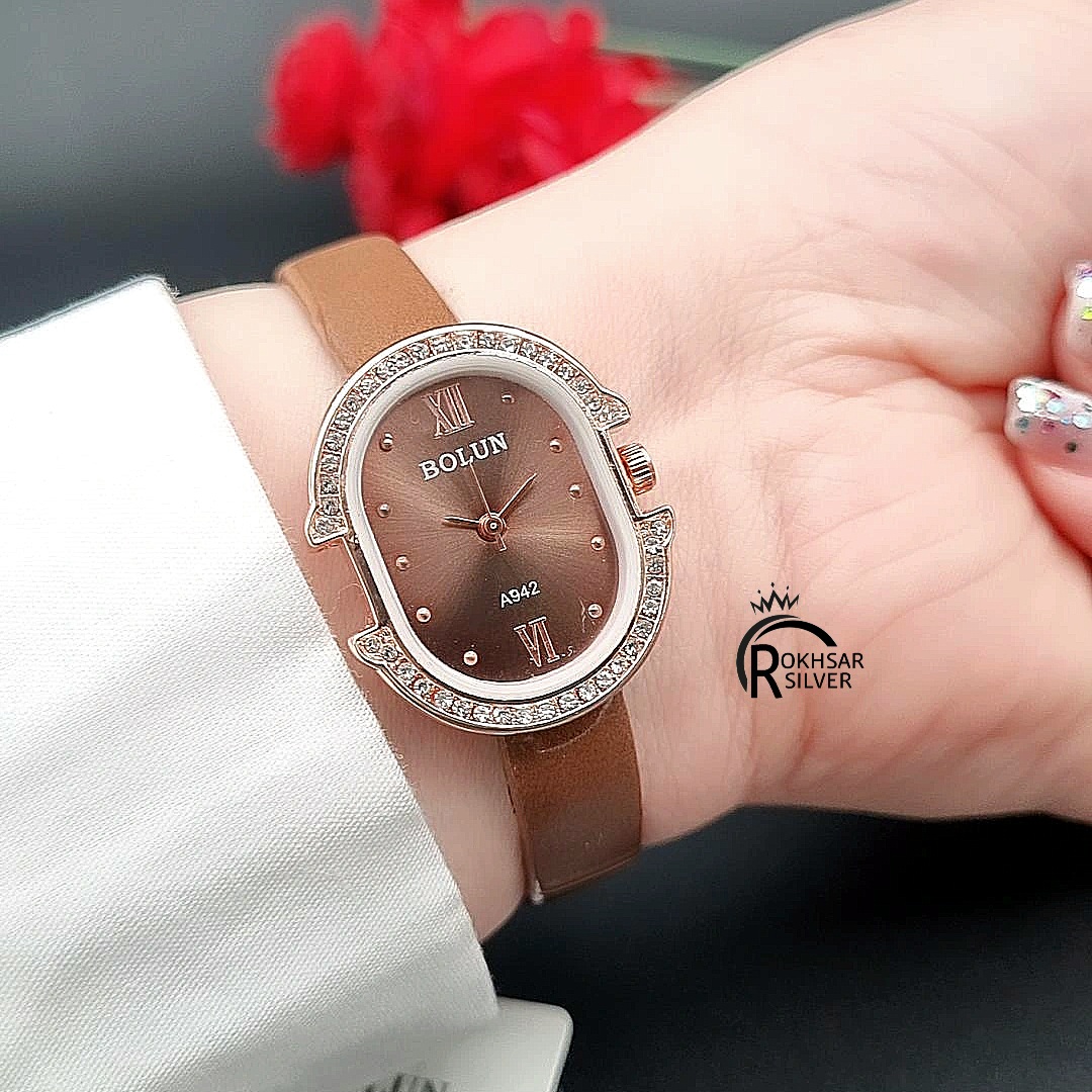 ساعت مچی زنانه صفحه بیضی قهوه ای  با بند چرم  کد RS_2428