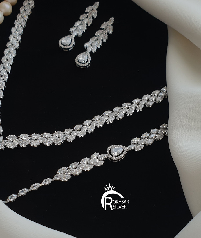 سرویس زنانه مدل تک نگین اشک جواهری و طرح طلا کد RS-2509