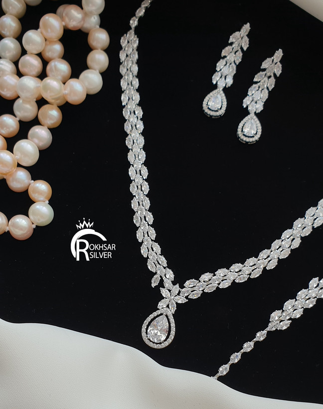 سرویس زنانه مدل تک نگین اشک جواهری و طرح طلا کد RS-2509