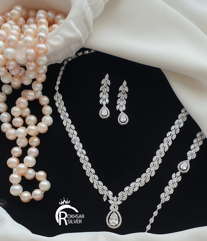 سرویس زنانه مدل تک نگین اشک جواهری و طرح طلا کد RS-2509
