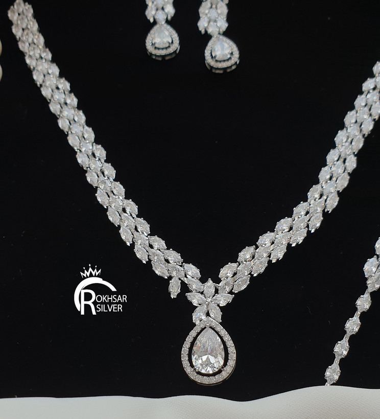 سرویس زنانه مدل تک نگین اشک جواهری و طرح طلا کد RS-2509