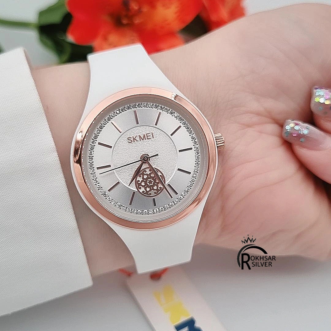 ساعت مچی زنانه اسکمی با صفحه گرد نگیندار و بند سیلیکونی سفید کد RS_2558