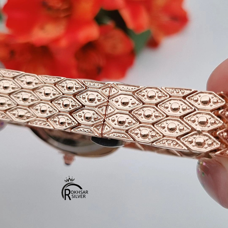 ساعت مچی زنانه بولگاری مجلسی با صفحه و بند نگیندار دورنگ سفید طلایی کد RS_2561
