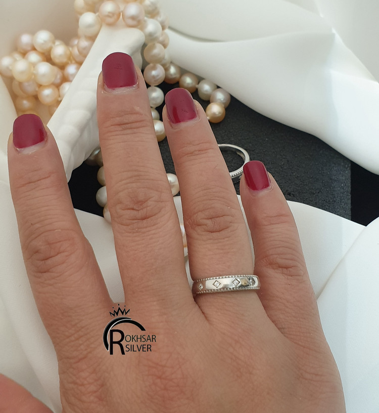 حلقه ست نقره با عیار ۹۲۵ مدل تک نگین لوزی وکناره نقطه ای کد RS_323